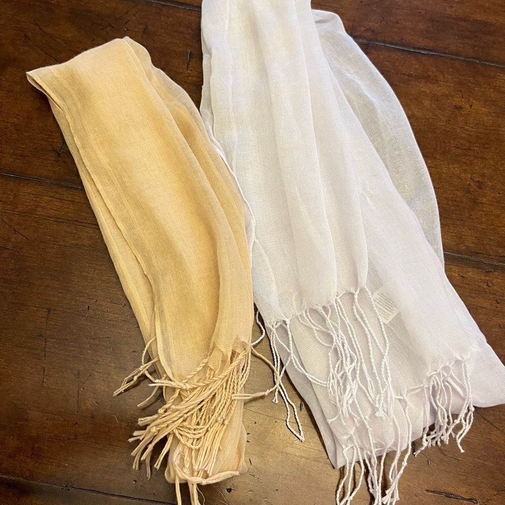 Setโ ofโtwoโladiesโscarves
